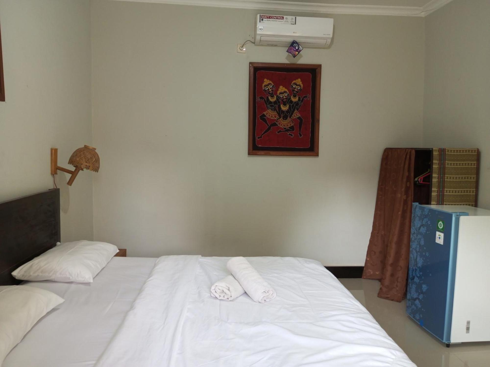Kri Homestay Kuta  ภายนอก รูปภาพ