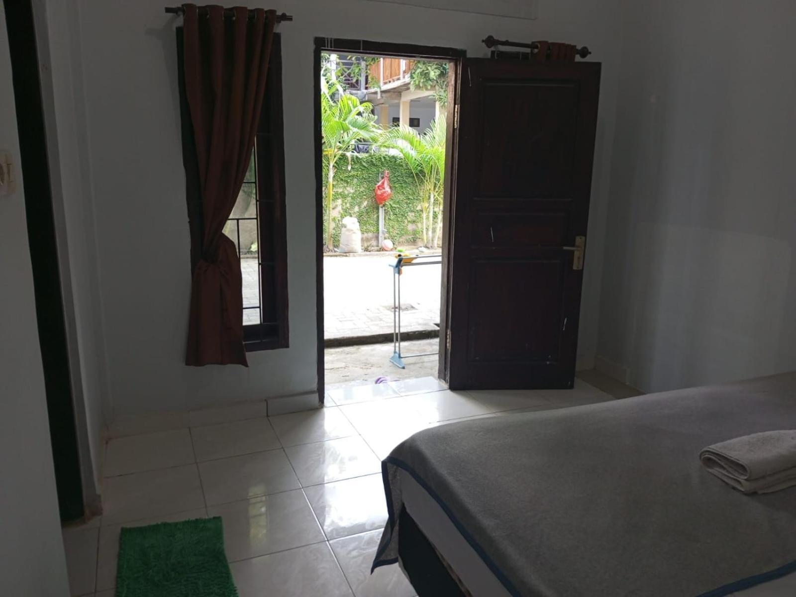 Kri Homestay Kuta  ภายนอก รูปภาพ