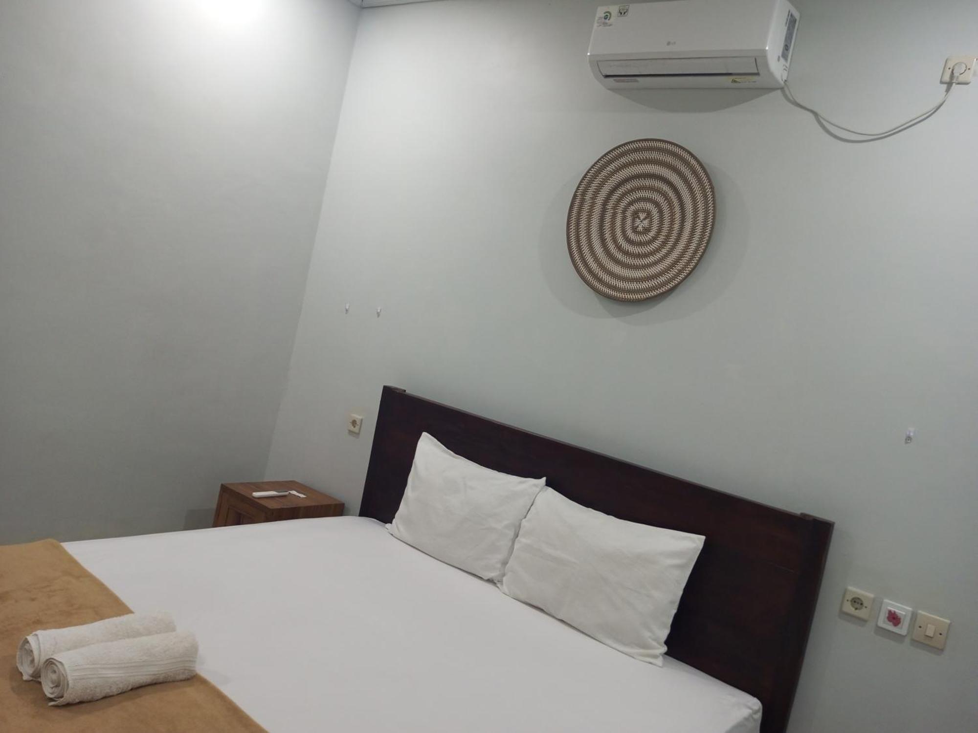 Kri Homestay Kuta  ภายนอก รูปภาพ
